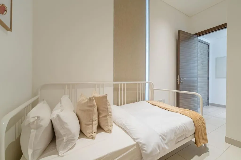 Marco Polo - Stunning 2Br With Burj View, Spacious Gym & Pool Dubai 0*,  United Arab Emirates