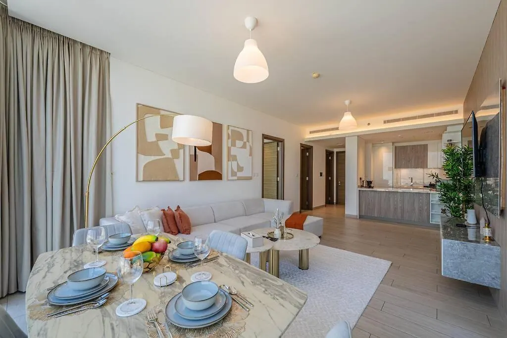 Marco Polo - Stunning 2Br With Burj View, Spacious Gym & Pool Dubai Apartment