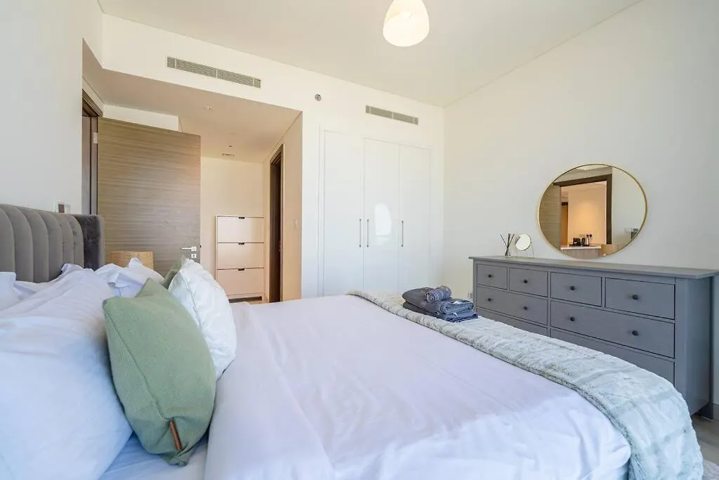 Apartment Marco Polo - Stunning 2Br With Burj View, Spacious Gym & Pool Dubai