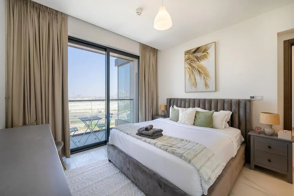 Marco Polo - Stunning 2Br With Burj View, Spacious Gym & Pool Dubai Apartment
