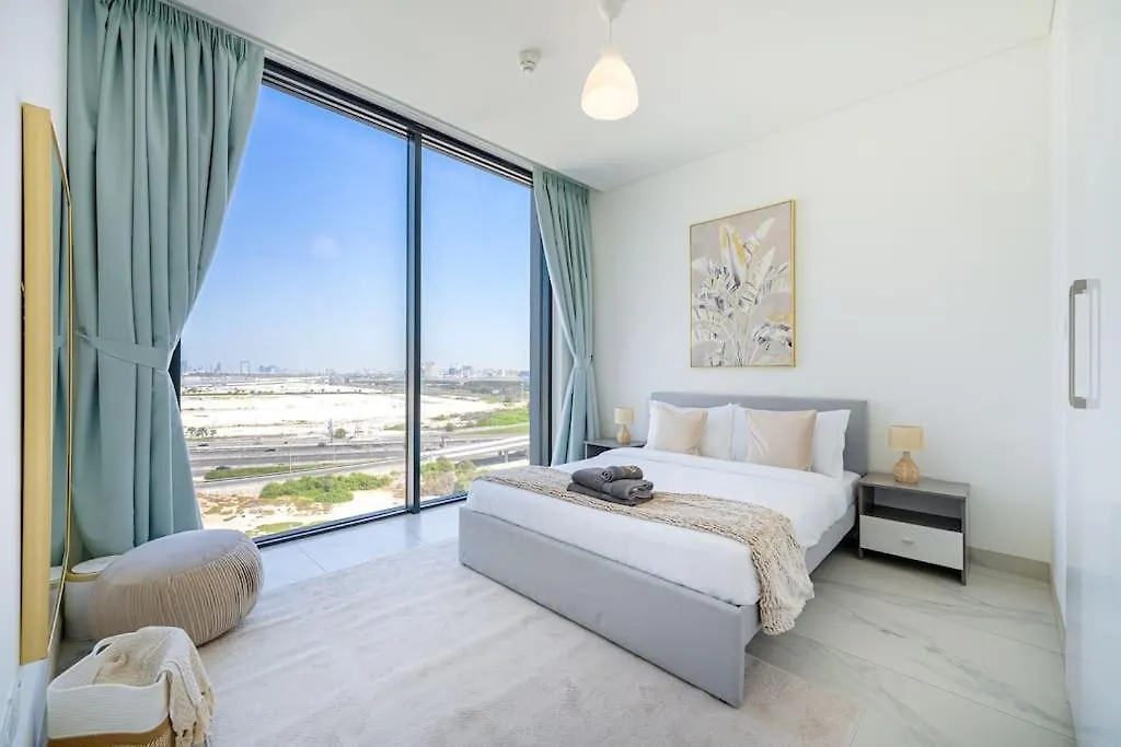 Marco Polo - Stunning 2Br With Burj View, Spacious Gym & Pool Dubai Apartment